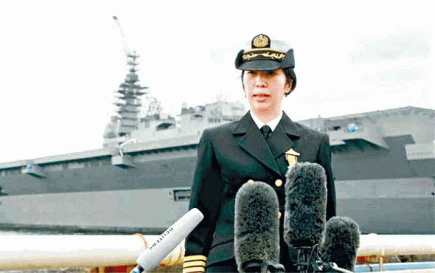 東良子是日本首位護衞艦隊女司令。日本首位F15戰機女機師松島美紗。 東良子是日本首位護衞艦隊女司令。日本首位F15戰機女機師松島美紗。