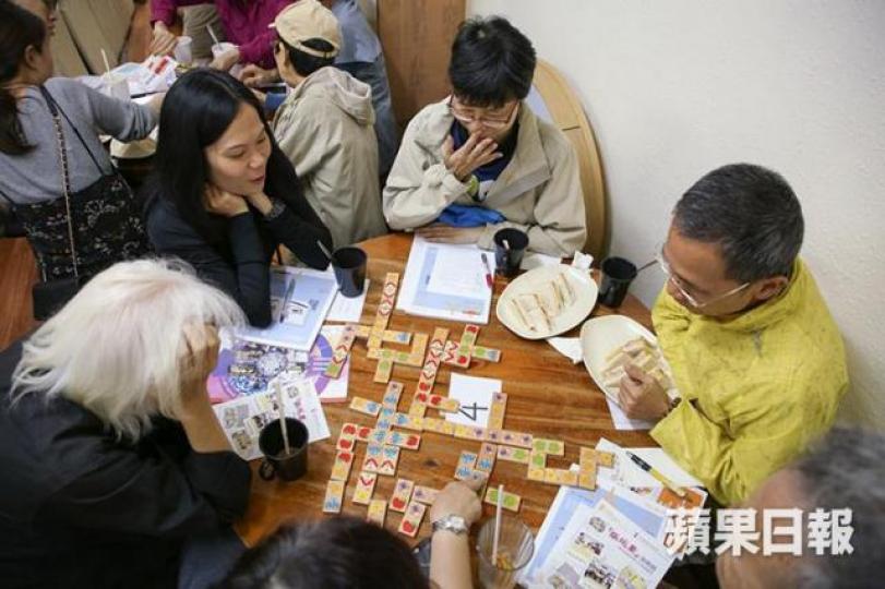 夾心照顧者在香港超過100萬,你是其中一位嗎? 夾心照顧者在香港超過100萬,你是其中一位嗎?