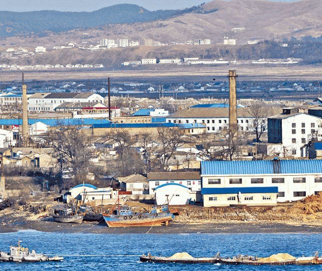北韓新義州市位於中朝邊境鴨綠江南面,面積和大嶼山相若。資料圖片 北韓新義州市位於中朝邊境鴨綠江南面,面積和大嶼山相若。資料圖片