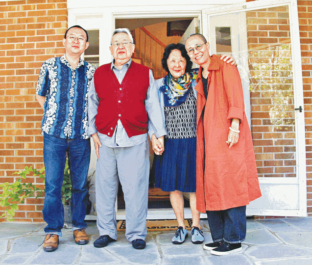 劉霞(右)與作家余杰(左)到普林斯頓探訪余英時夫婦。 劉霞(右)與作家余杰(左)到普林斯頓探訪余英時夫婦。