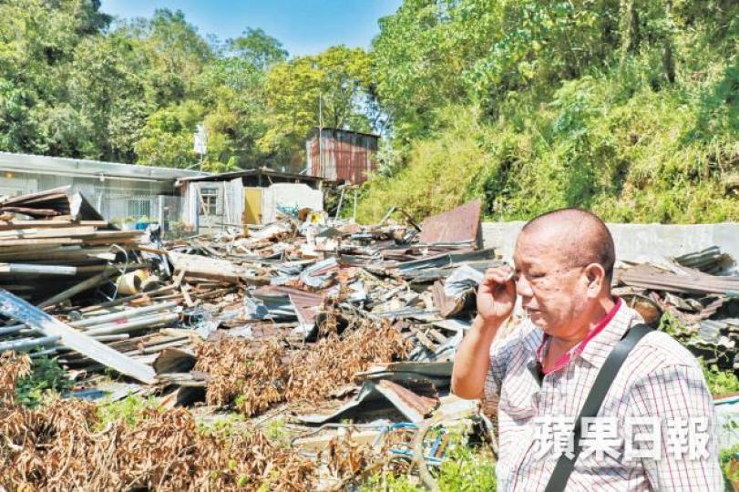 彭先生家園被夷為平地,欲哭無淚,直斥「呢個就係依家嘅香港」。許頌明攝 彭先生家園被夷為平地,欲哭無淚,直斥「呢個就係依家嘅香港」。許頌明攝