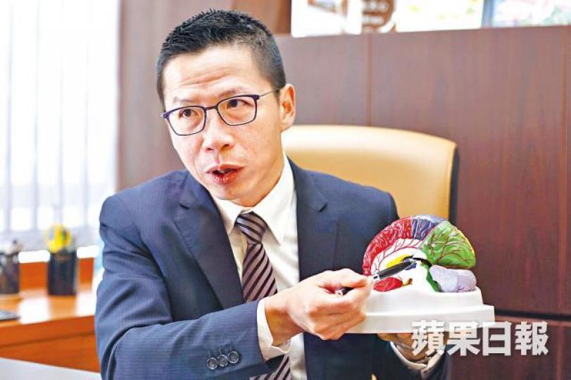 宋永權表示松果體負責分泌褪黑激素,幫助人控制睡眠周期。
宋永權表示松果體負責分泌褪黑激素,幫助人控制睡眠周期。