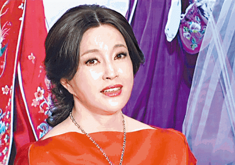 因逃稅坐監的劉曉慶,出獄後仍有在幕前演出。毛阿敏曾因逃稅被罰,甚至屢傳因輿論壓力而自殺。 因逃稅坐監的劉曉慶,出獄後仍有在幕前演出。毛阿敏曾因逃稅被罰,甚至屢傳因輿論壓力而自殺。