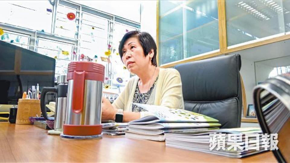 校長薛鳳鳴承認過去七年處理澳元遊學團收入上「唔夠完善」。 校長薛鳳鳴承認過去七年處理澳元遊學團收入上「唔夠完善」。