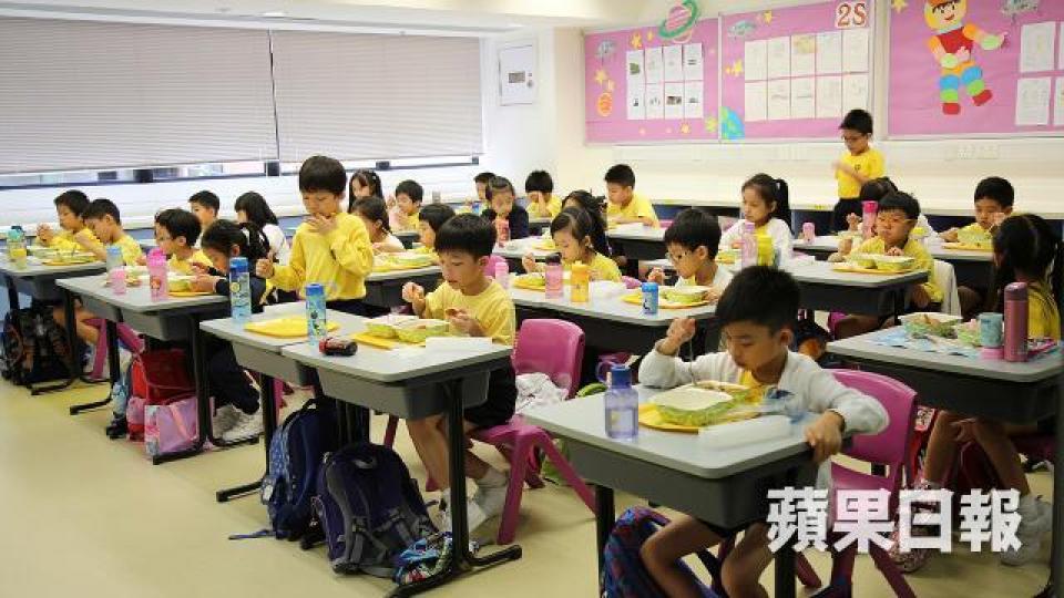 香港學童自小食三低健康飯盒,加上醫學進步,平均預期壽命一定比上一代長。 資料圖片 香港學童自小食三低健康飯盒,加上醫學進步,平均預期壽命一定比上一代長。 資料圖片