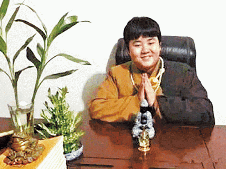 綽號「小神仙」的沈愛栩被踢爆是神棍。 綽號「小神仙」的沈愛栩被踢爆是神棍。
