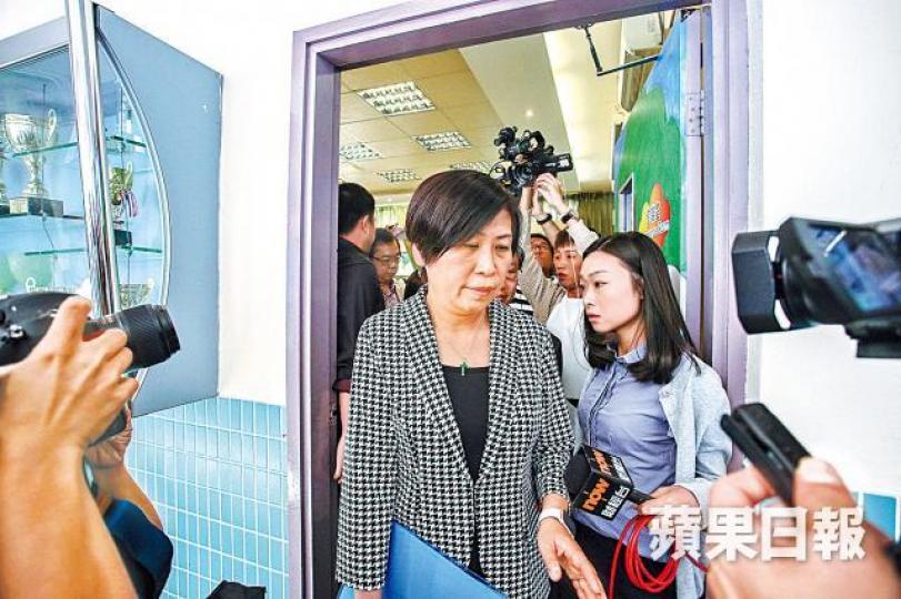 沙呂小校長薛鳳鳴昨否認動用學生的澳元現金去澳洲自駕遊或吃喝玩樂。張志華攝本報取得文雁菁2015年在澳洲租車的單據,涉3,536澳元,文返港後憑單向家教會報銷港元。 沙呂小校長薛鳳鳴昨否認動用學生的澳元現金去澳洲自駕遊或吃喝玩樂。張志華攝本報取得文雁菁2015年在澳洲租車的單據,涉3,536澳元,文返港後憑單向家教會報銷港元。