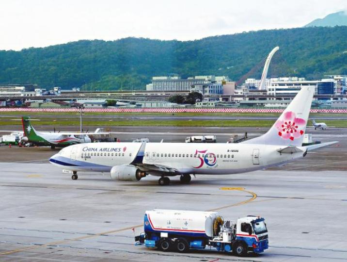 華航驚爆機師性騷擾空姐醜聞。 華航驚爆機師性騷擾空姐醜聞。