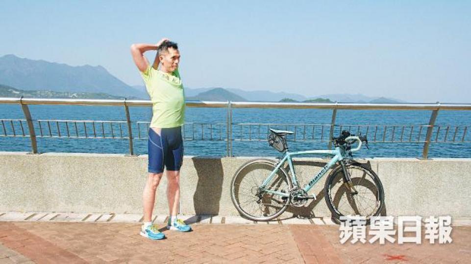 CY每星期堅持5天運動,直言運動比食飯更重要。為維持營運,CY同時接洽研發其他產品。創辦Platysens只有4人工作,CY與Brian一腳踢。 CY每星期堅持5天運動,直言運動比食飯更重要。為維持營運,CY同時接洽研發其他產品。創辦Platysens只有4人工作,CY與Brian一腳踢。