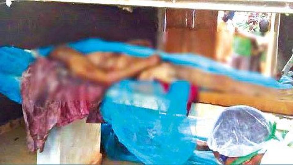 慘被打死的中國礦工,屍體全身瘀黑。 慘被打死的中國礦工,屍體全身瘀黑。
