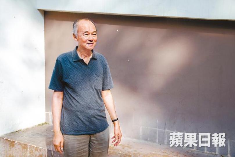 郭乃弘牧師退休多年後應朱耀明之邀擔任「佔中十死士」,最終雖沒佔領過中環,傘運後卻發起每月一次祈禱會,堅持至今。1993年郭乃弘與民主派於立法局外爭取95年全面直選。受訪者提供圖片早年任職石硤尾深愛堂,鄰近社區黃賭毒風行,他卻堅持服務社區。1986年出席首次高山大會並發言,表明要促進政制民主、發揮高度自治。郭乃弘(右)創立香港基督徒學會,與甘浩望神父合照。 郭乃弘牧師退休多年後應朱耀明之邀擔任「佔中十死士」,最終雖沒佔領過中環,傘運後卻發起每月一次祈禱會,堅持至今。1993年郭乃弘與民主派於立法局外爭取95年全面直選。受訪者提供圖片早年任職石硤尾深愛堂,鄰近社區黃賭毒風行,他卻堅持服務社區。1986年出席首次高山大會並發言,表明要促進政制民主、發揮高度自治。郭乃弘(右)創立香港基督徒學會,與甘浩望神父合照。