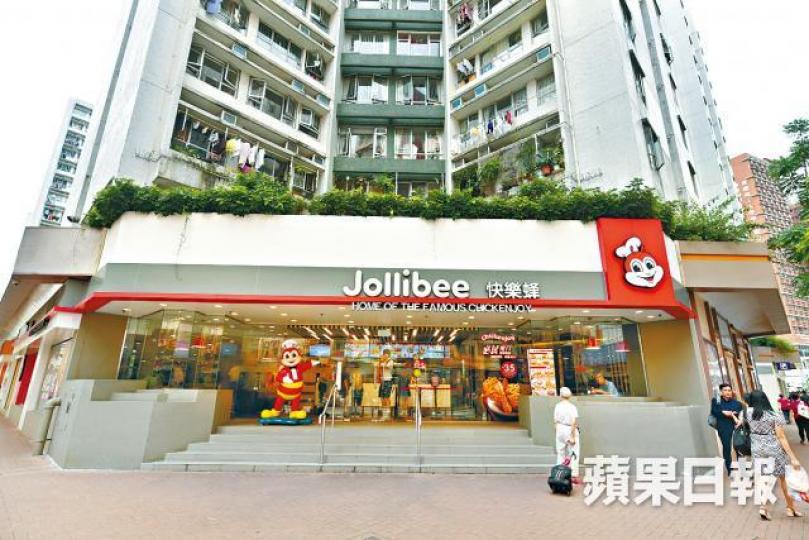 Jollibee於1996年9月進軍香港,至今僅經營8間分店。黃偉傑攝香港快餐市場成熟,但Jollibee指遇到最大的挑戰是靚舖難求。Jollibee賣炸雞等快餐深受菲律賓姐姐歡迎。 Jollibee於1996年9月進軍香港,至今僅經營8間分店。黃偉傑攝香港快餐市場成熟,但Jollibee指遇到最大的挑戰是靚舖難求。Jollibee賣炸雞等快餐深受菲律賓姐姐歡迎。