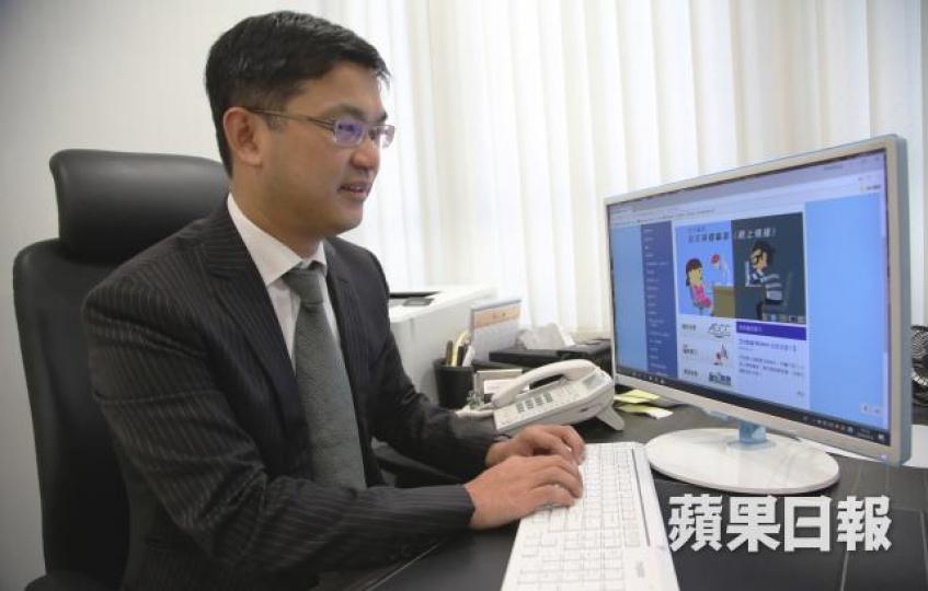 歐陽國樑表示,網上有很多資訊,呼籲市民提防社交媒體騙案。袁志中攝 歐陽國樑表示,網上有很多資訊,呼籲市民提防社交媒體騙案。袁志中攝