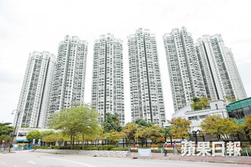 嘉湖山莊樓價短短三個月跌15%,平均呎價跌穿1萬元。 嘉湖山莊樓價短短三個月跌15%,平均呎價跌穿1萬元。