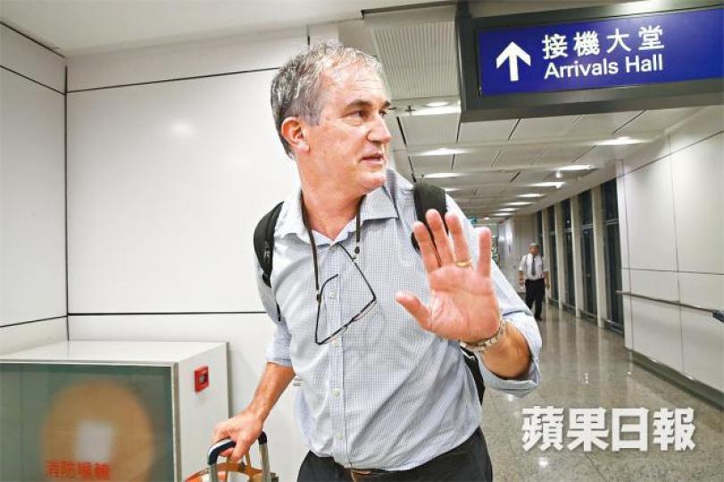 馬凱周一凌晨由泰國曼谷返港時婉拒回應記者提問。 馬凱周一凌晨由泰國曼谷返港時婉拒回應記者提問。