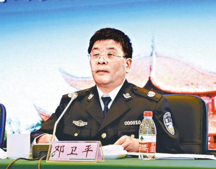 鄧衞平取代孟宏偉擔任公安部副部長。 鄧衞平取代孟宏偉擔任公安部副部長。