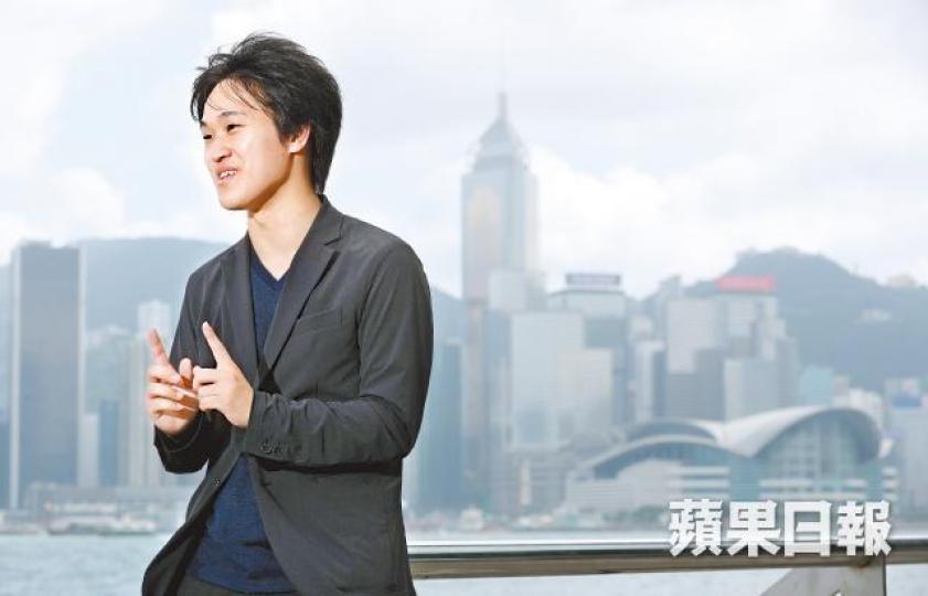 秋山上日本電視節目即場表演說多種語言,獲得「語言天才」封號。
秋山上日本電視節目即場表演說多種語言,獲得「語言天才」封號。