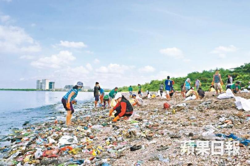 近1萬名義工在全球6大洲共42地進行239場淨灘活動。
近1萬名義工在全球6大洲共42地進行239場淨灘活動。