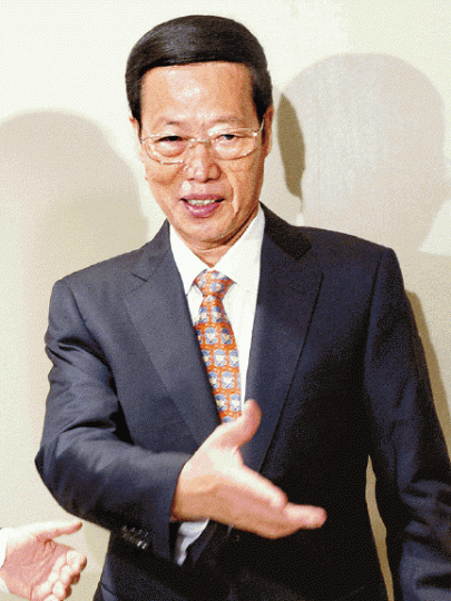 張高麗加州花園張高麗女兒張曉燕與丈夫李聖潑近年在本港掃物業。 張高麗加州花園張高麗女兒張曉燕與丈夫李聖潑近年在本港掃物業。