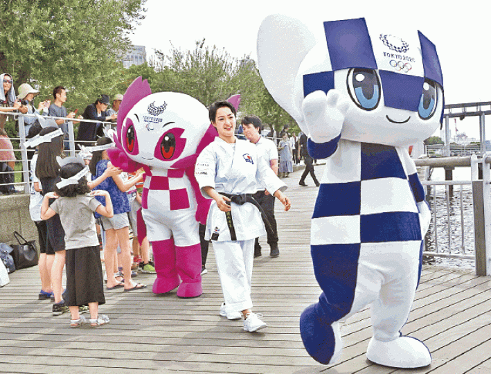 東奧吉祥物名叫Miraitowa（右），殘奧吉祥物則稱Someity（左）。