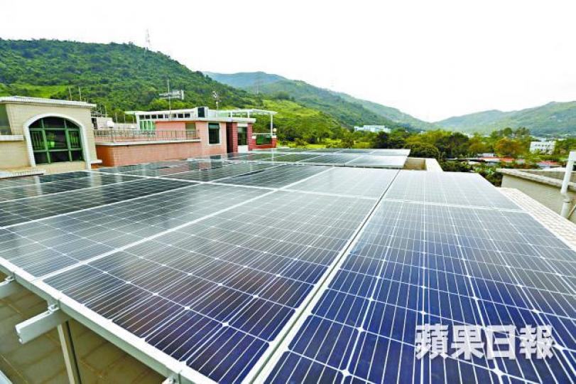 消息指丁屋業主參加「上網電價」將毋須商業登記,賣電所得亦免交利得稅。梁福元指政府處理申請時可規範僭建物。 消息指丁屋業主參加「上網電價」將毋須商業登記,賣電所得亦免交利得稅。梁福元指政府處理申請時可規範僭建物。