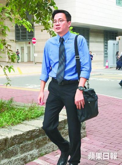 醫生黃振江指死者頸椎急性移位,但表面未必看到傷痕。戴國輝攝 醫生黃振江指死者頸椎急性移位,但表面未必看到傷痕。戴國輝攝