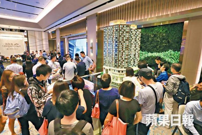 油塘海傲灣早前吸引不少準買家睇樓。 油塘海傲灣早前吸引不少準買家睇樓。