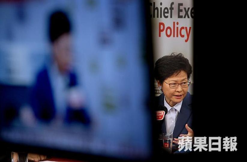 林鄭月娥昨早出席香港電台英文台節目解釋《施政報告》。張志華攝