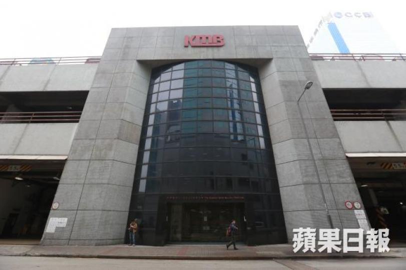 九巴及龍運巴士昨宣佈由即日起，所有全職女性員工可享的有薪產假，由10星期延長至14星期。