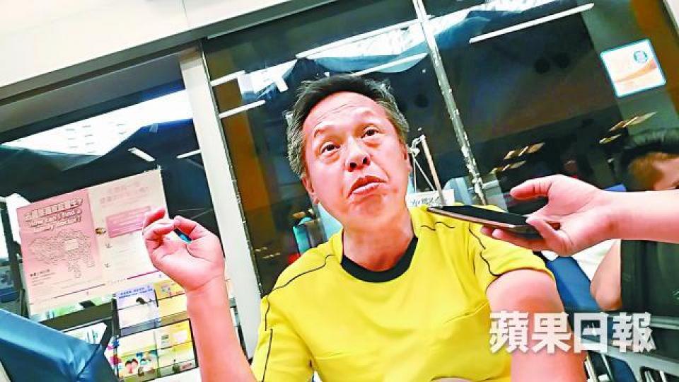 被打傷的姓林球證送院治理,他直言日後仍會秉公執法。 被打傷的姓林球證送院治理,他直言日後仍會秉公執法。