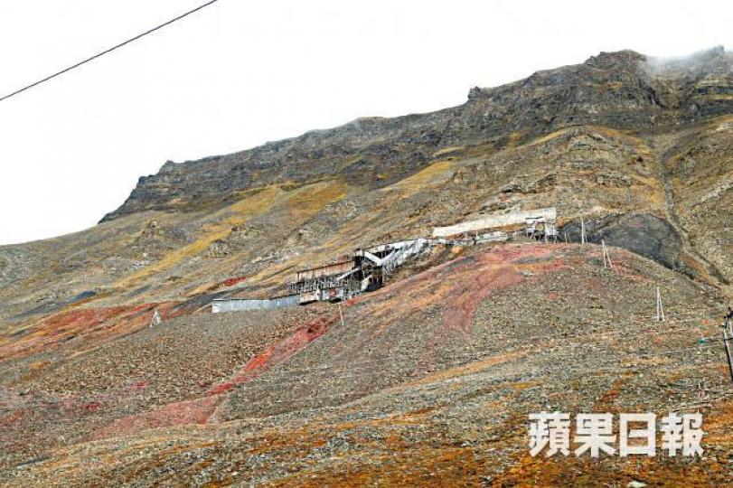 斯瓦爾巴群島煤礦資源豐富,但近年礦場陸續關閉停產。 斯瓦爾巴群島煤礦資源豐富,但近年礦場陸續關閉停產。