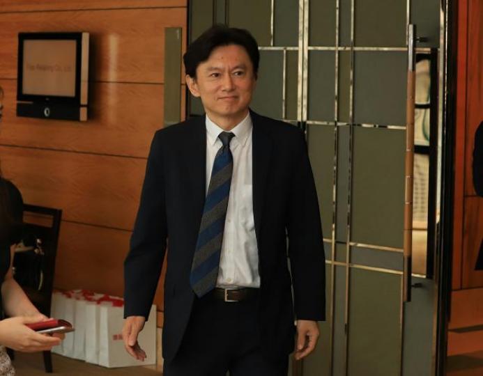 迅銷高級執行副總裁兼首席財務官岡崎健。譚德潤攝 迅銷高級執行副總裁兼首席財務官岡崎健。譚德潤攝