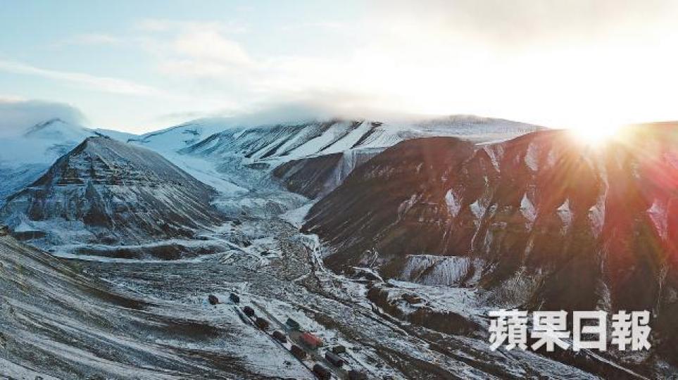 斯瓦爾巴群島過去30年冬季每10年升溫3℃。黃文邦攝何建宗指早年極地物資短缺,要白飯撈胡椒當一餐。 斯瓦爾巴群島過去30年冬季每10年升溫3℃。黃文邦攝何建宗指早年極地物資短缺,要白飯撈胡椒當一餐。
