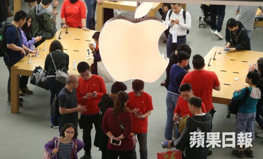 舊年iPhone問世十周年,市況好景,蘋果概念股當旺;今年市況逆轉,相關股份好景不再。 資料圖片 舊年iPhone問世十周年,市況好景,蘋果概念股當旺;今年市況逆轉,相關股份好景不再。 資料圖片