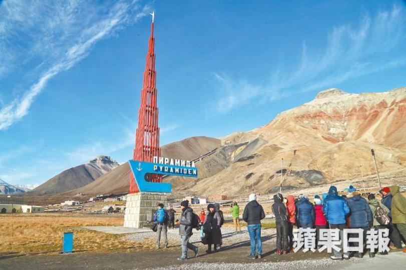 斯瓦爾巴群島的Pyramiden是廢棄「鬼城」,近年成為旅遊熱點。斯瓦爾巴群島有逾2,000隻北極熊,居民離開城鎮要帶槍。 斯瓦爾巴群島的Pyramiden是廢棄「鬼城」,近年成為旅遊熱點。斯瓦爾巴群島有逾2,000隻北極熊,居民離開城鎮要帶槍。