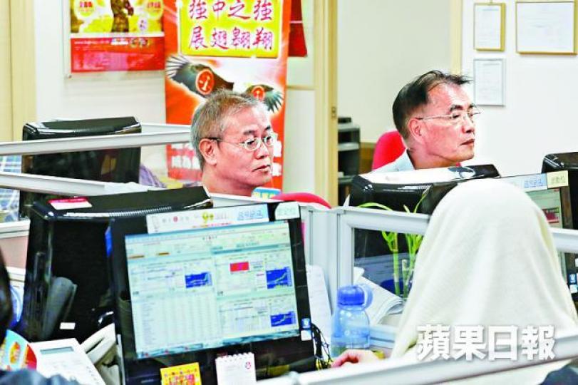 專家認為港股反彈空間或有限,股民宜留意。資料圖片 專家認為港股反彈空間或有限,股民宜留意。資料圖片
