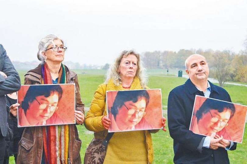 瑞典示威者在中國大使館外展示桂民海肖像,要求中國政府交代桂的下落。甄梓鈴攝瑞典籍的銅鑼灣書店股東桂民海目前下落未明。 瑞典示威者在中國大使館外展示桂民海肖像,要求中國政府交代桂的下落。甄梓鈴攝瑞典籍的銅鑼灣書店股東桂民海目前下落未明。