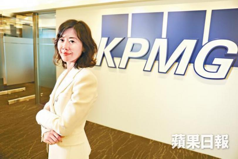 郭冠纓指,要吸引資金就要懂得「說故事」。剛接觸初創團隊時充滿代溝,郭冠纓(右二)現已與年輕員工打成一片。 郭冠纓指,要吸引資金就要懂得「說故事」。剛接觸初創團隊時充滿代溝,郭冠纓(右二)現已與年輕員工打成一片。