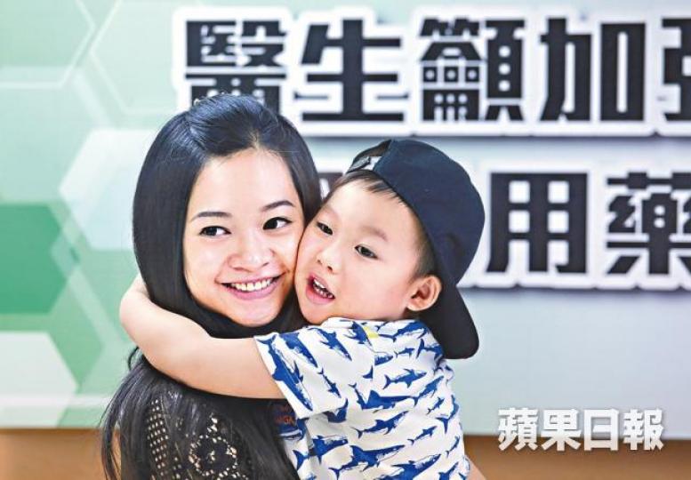 徐小姐對類固醇藥物反感，曾拒讓患哮喘的兒子服用類固醇，險令他病情失控。黃耀興攝