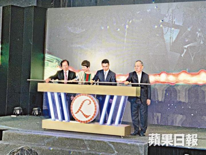 昨日度假村公司四名董事一同出任主禮嘉賓,左起為李惠文、四太、何猷亨及李志強。 昨日度假村公司四名董事一同出任主禮嘉賓,左起為李惠文、四太、何猷亨及李志強。