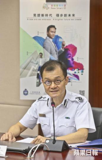 陳天賜表示入境處設立了30人外展隊助院舍長者換領新證。 陳天賜表示入境處設立了30人外展隊助院舍長者換領新證。