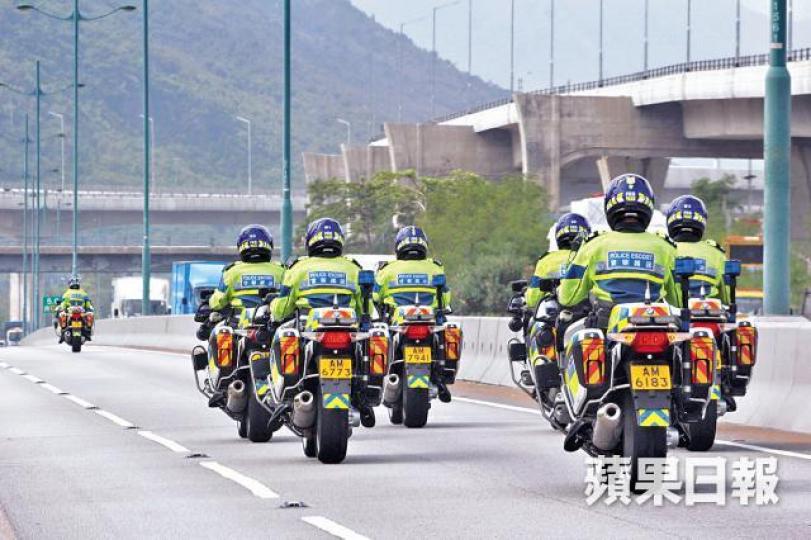 外界盛傳習近平將主持大橋開幕儀式,警隊護送組「5箭頭」昨晨在青馬大橋演習。張軍攝 外界盛傳習近平將主持大橋開幕儀式,警隊護送組「5箭頭」昨晨在青馬大橋演習。張軍攝