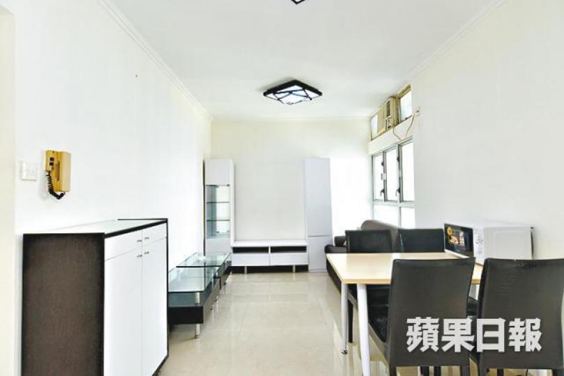 邁亞美海灣兩房連家具單位,叫租1.3萬元。 邁亞美海灣兩房連家具單位,叫租1.3萬元。