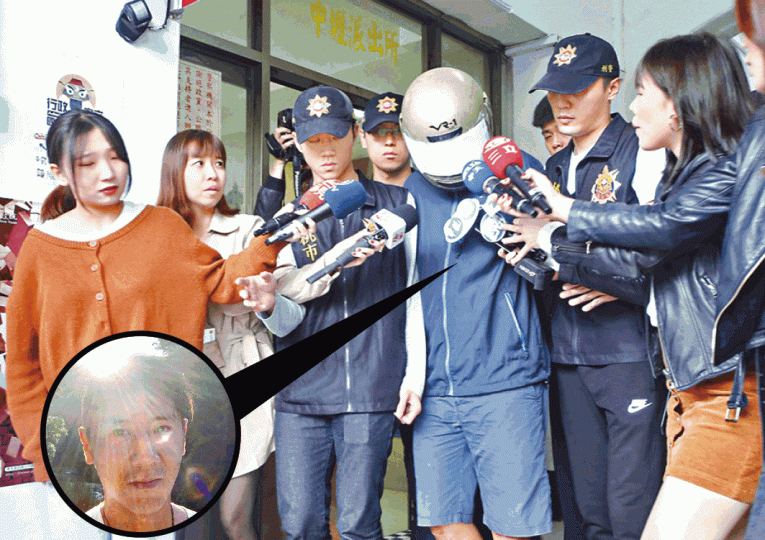 弒母疑犯梁崇銘(小圖)被移送地檢署調查。台灣《蘋果日報》女死者頭顱被逆子從12樓扔落樓,頭髮掛在樹葉上,滿地血迹。台灣《蘋果日報》疑兇殺母後還把屋內的家具擲落樓。 弒母疑犯梁崇銘(小圖)被移送地檢署調查。台灣《蘋果日報》女死者頭顱被逆子從12樓扔落樓,頭髮掛在樹葉上,滿地血迹。台灣《蘋果日報》疑兇殺母後還把屋內的家具擲落樓。