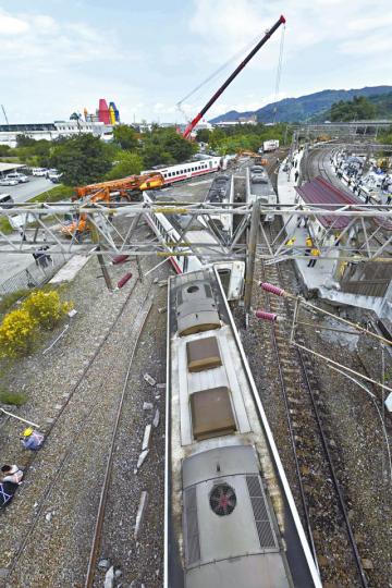 普悠瑪列車出軌是台鐵37年來最重大事故。 普悠瑪列車出軌是台鐵37年來最重大事故。