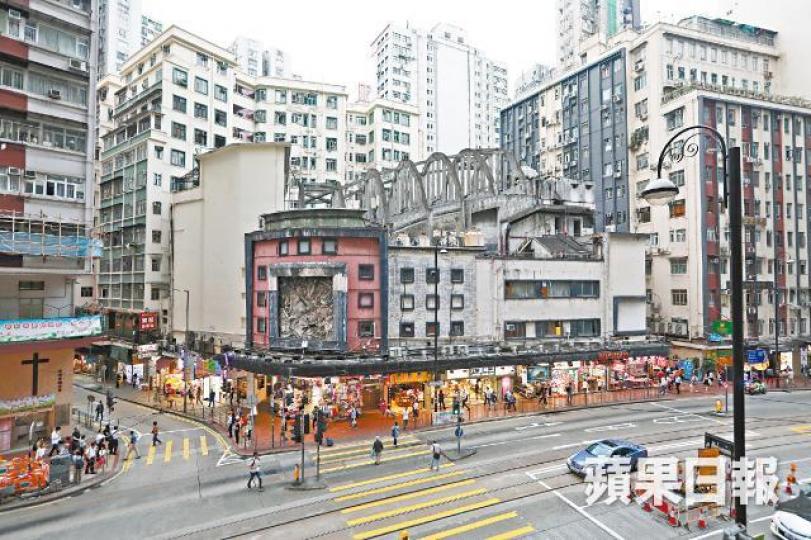 新世界集得北角皇都戲院大廈80%業權份數,昨日申請強拍,掀起重建序曲。陳善南攝外露屋頂的「飛拱」混凝土桁架是皇都戲院建築最獨特之處。項目顧問吳韻怡 新世界集得北角皇都戲院大廈80%業權份數,昨日申請強拍,掀起重建序曲。陳善南攝外露屋頂的「飛拱」混凝土桁架是皇都戲院建築最獨特之處。項目顧問吳韻怡