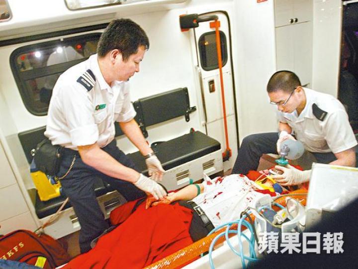 黎嬰07年車禍後，被送往瑪麗醫院。黎嬰坐的士發生車禍，現場遺下大灘血迹。