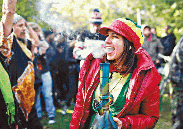 南韓警告國民勿效法加拿大人抽大麻。 南韓警告國民勿效法加拿大人抽大麻。