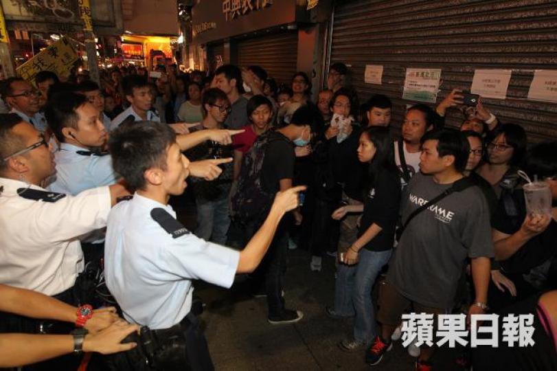 2014年，香港經歷一次史無前例的大撕裂，佔領事件催淚彈後，分裂出黃絲藍絲兩大陣營。　資料圖片