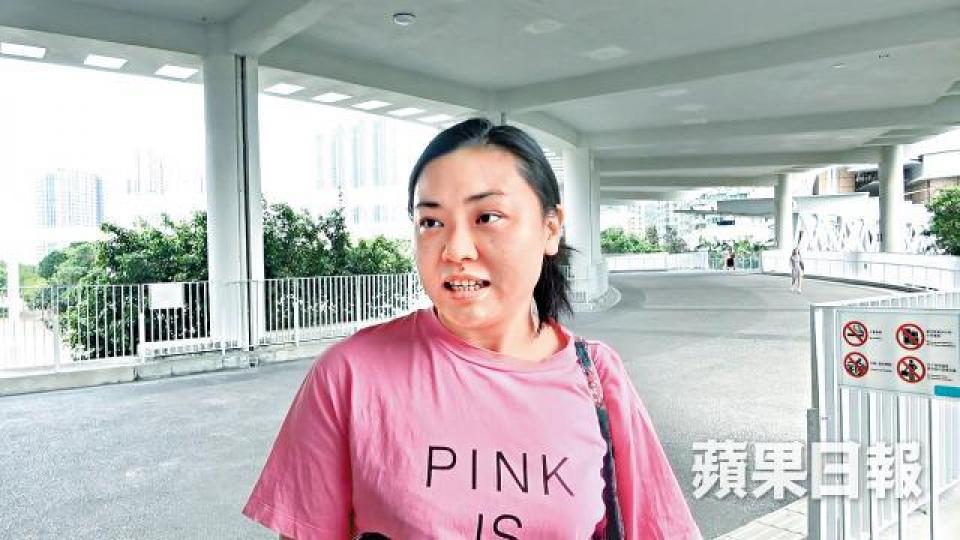 藍天海岸業主陳小姐表示,個人絕不會在內地置業。 藍天海岸業主陳小姐表示,個人絕不會在內地置業。